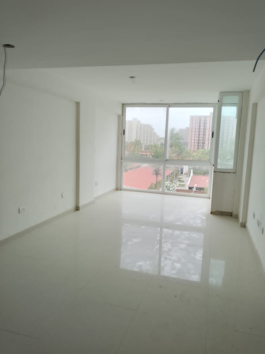 Apartamento en Urb. Dumar. Obra blanca