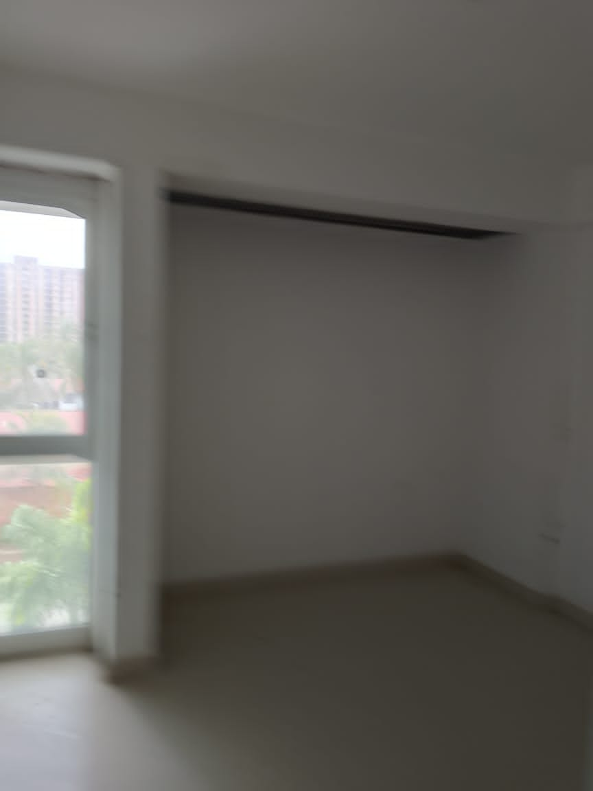 Apartamento en Urb. Dumar. Obra blanca