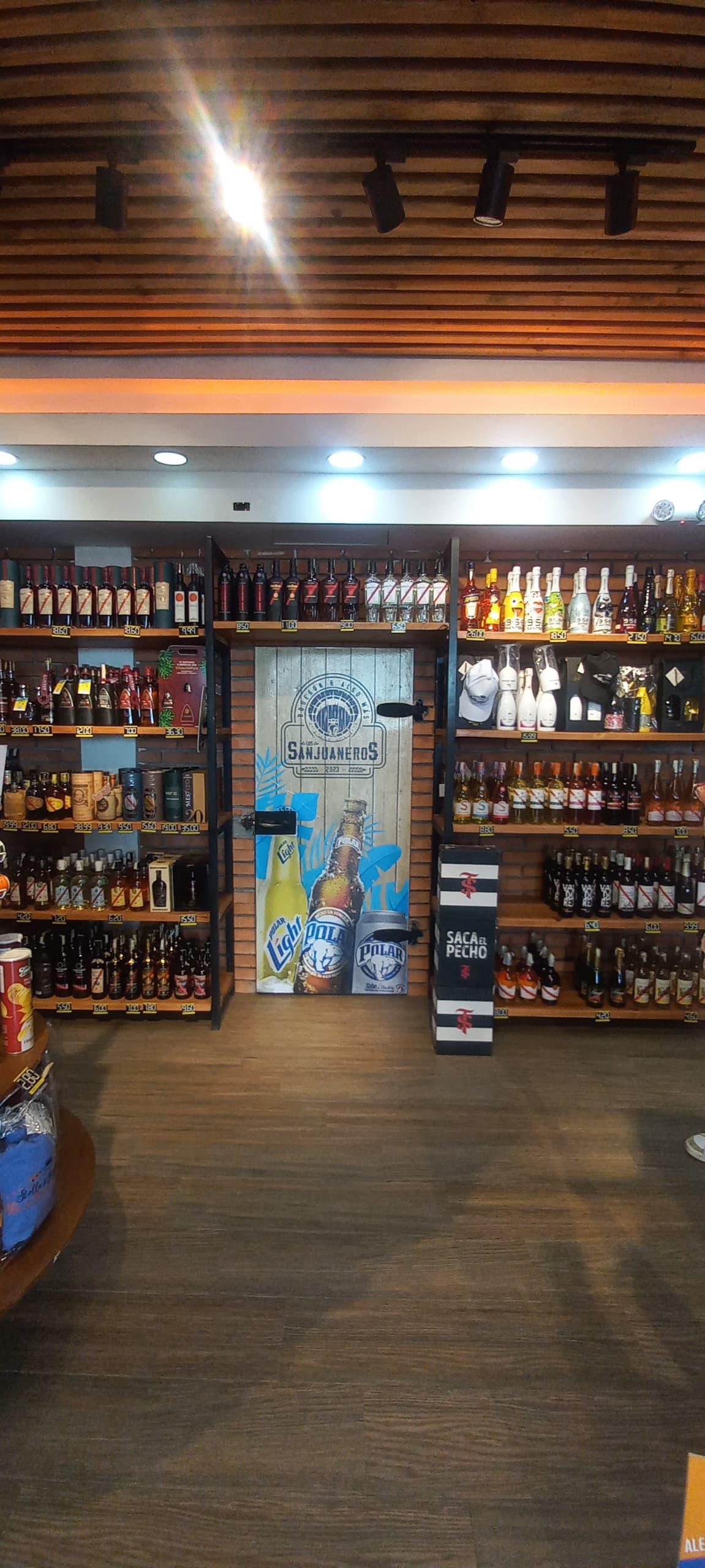 Bodegón en la Av. Juan Bautista Arismendi 