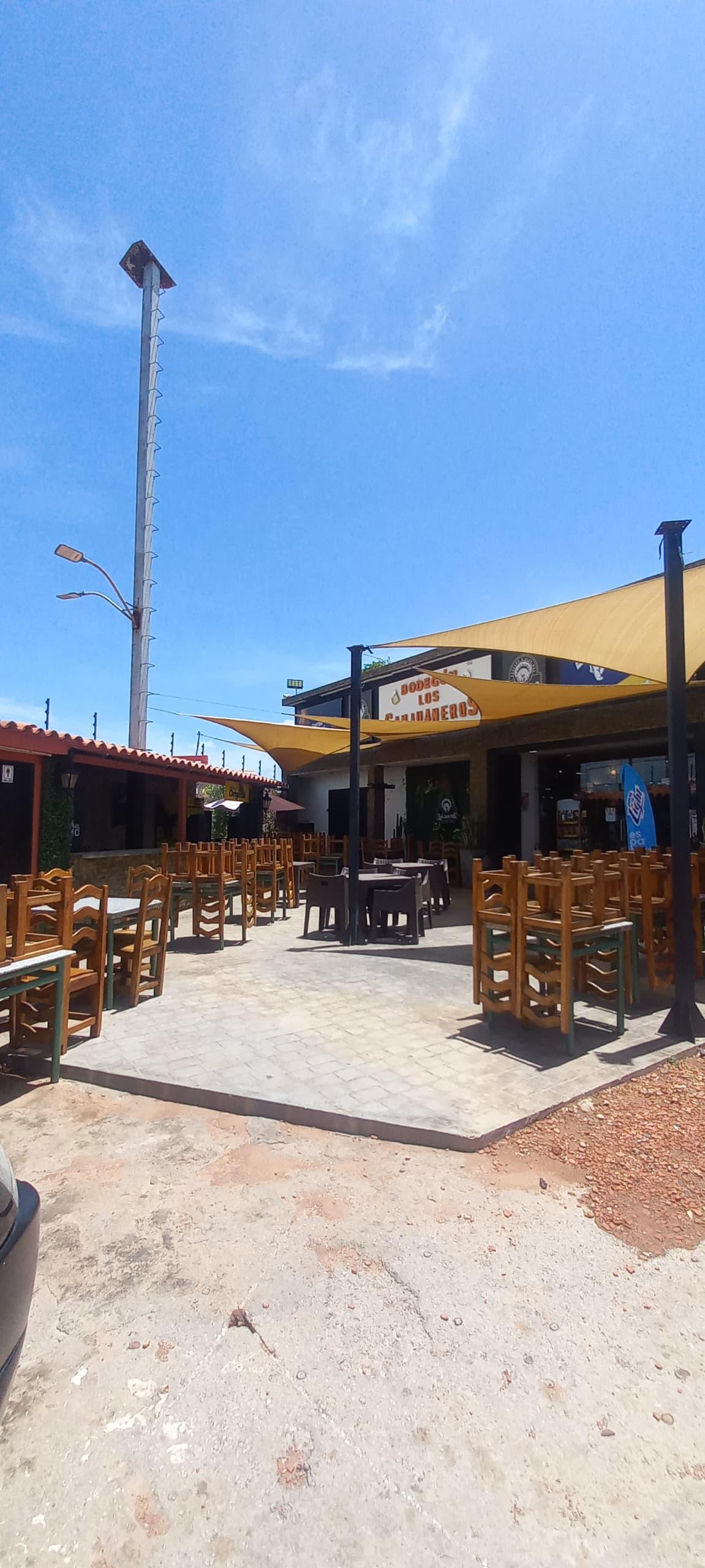 Bodegón en la Av. Juan Bautista Arismendi 