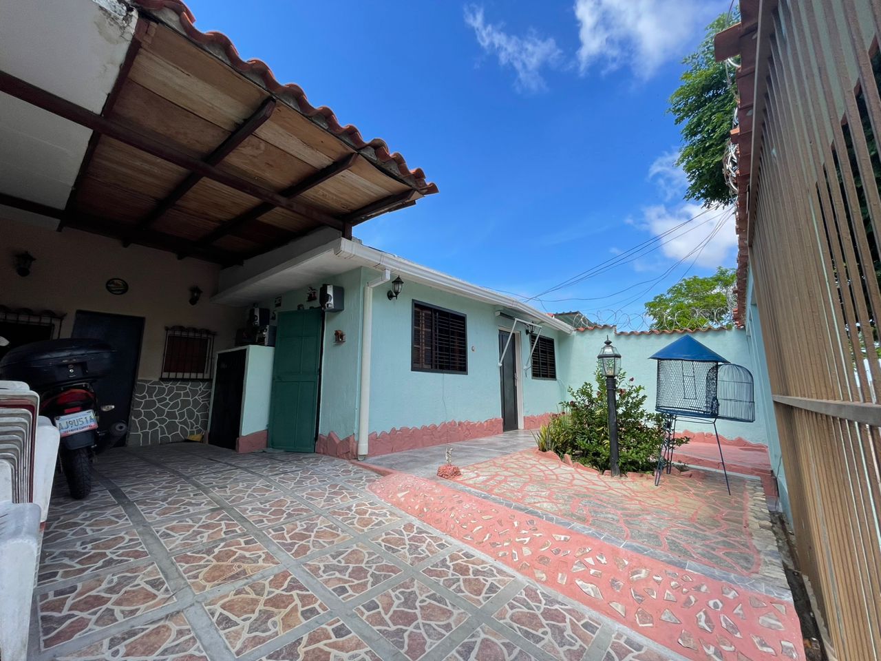 Casa con anexo en Los Robles 