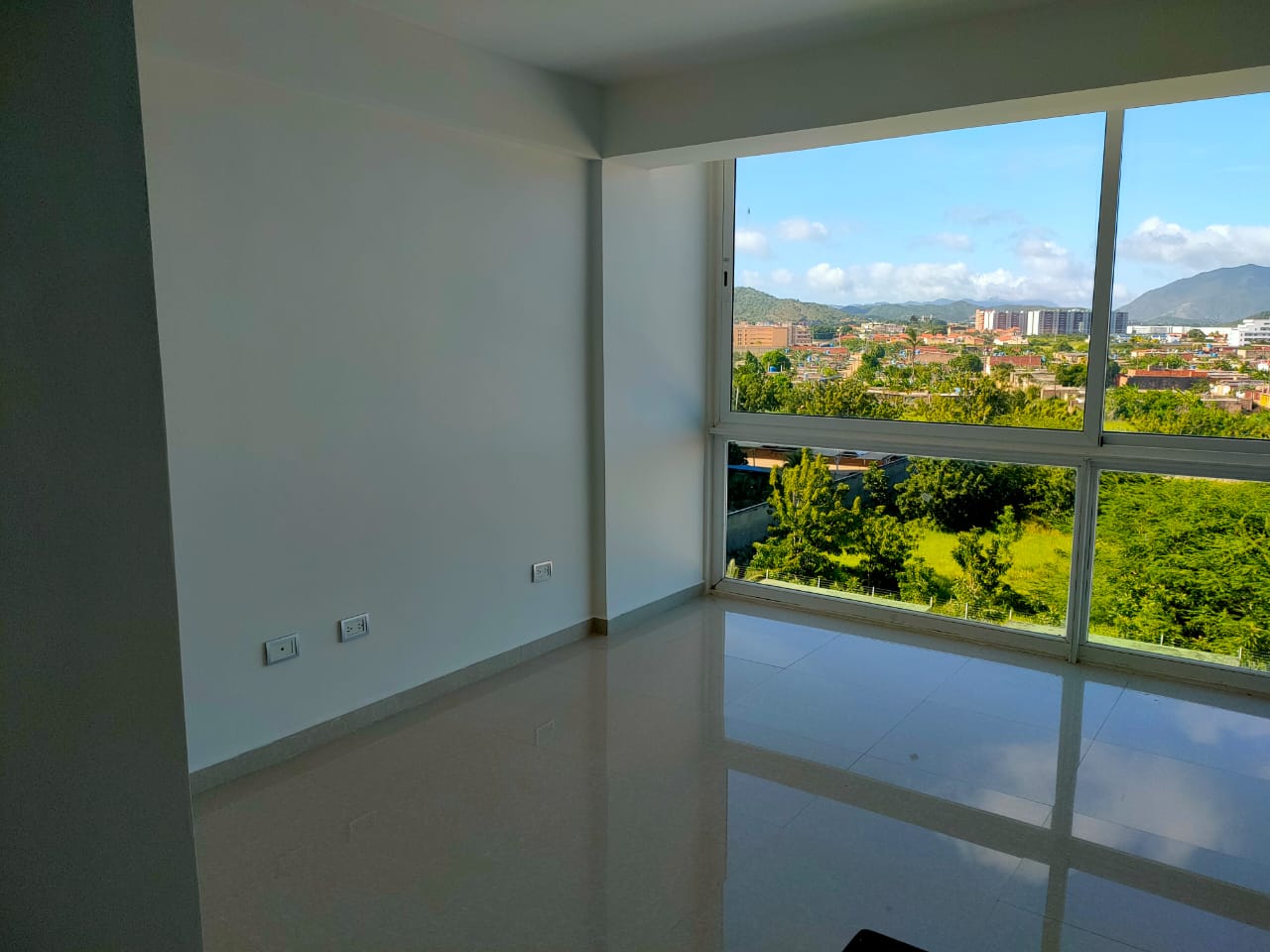 Apartamento tipo estudio en Urb Dumar 