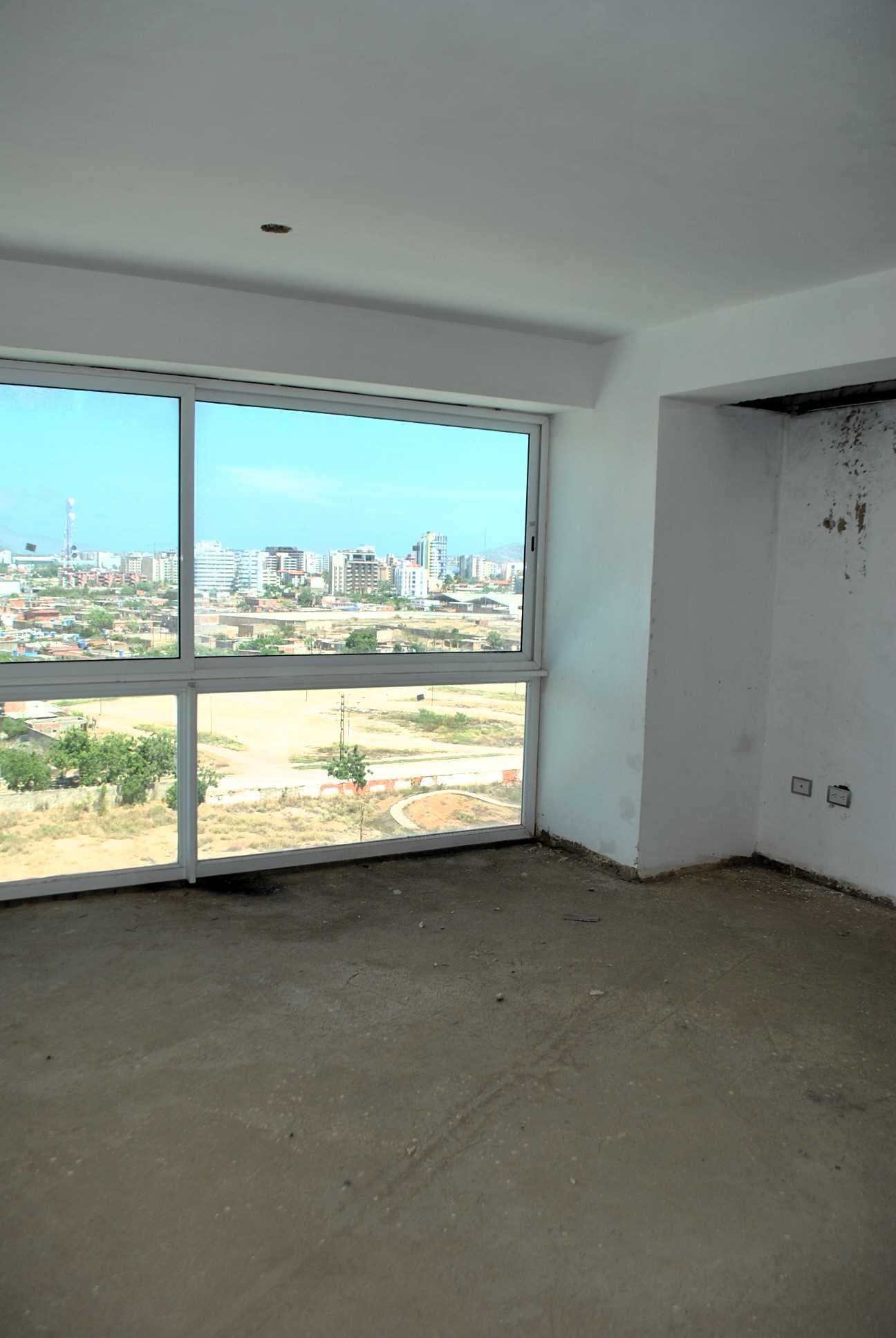 Apartamento de 85 mts en Urb. Dumar