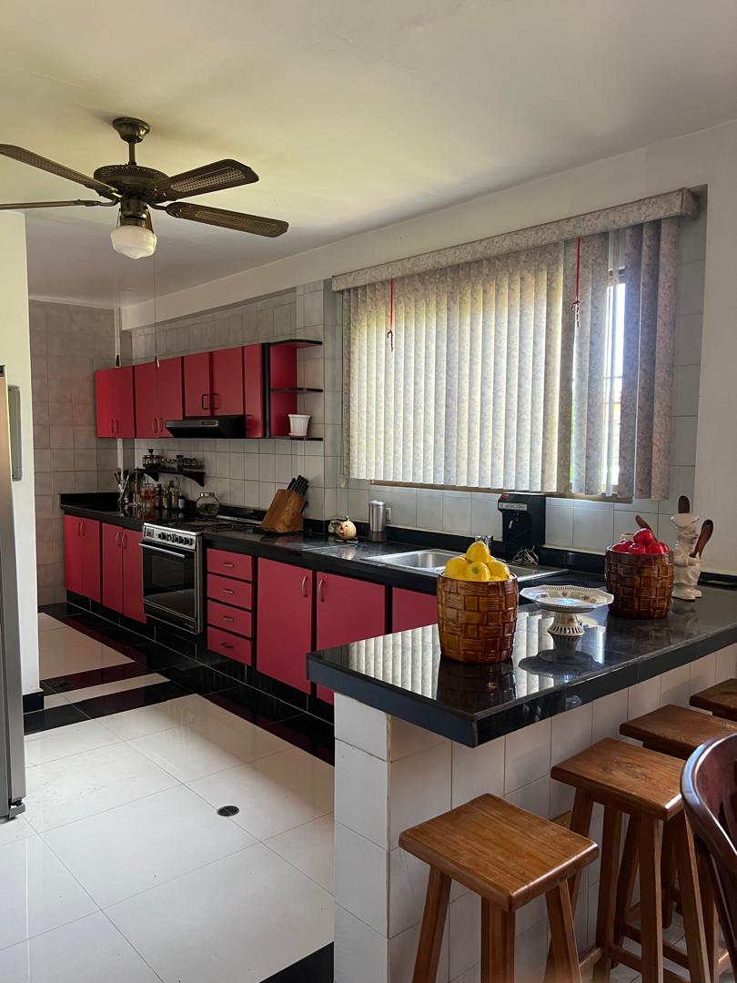 Casa a una cuadra de Av. Juan Bautista 