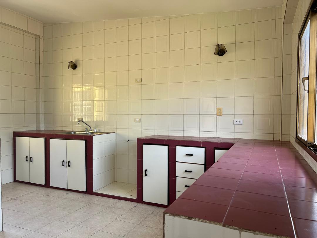 Casa a una cuadra de Av. Juan Bautista 