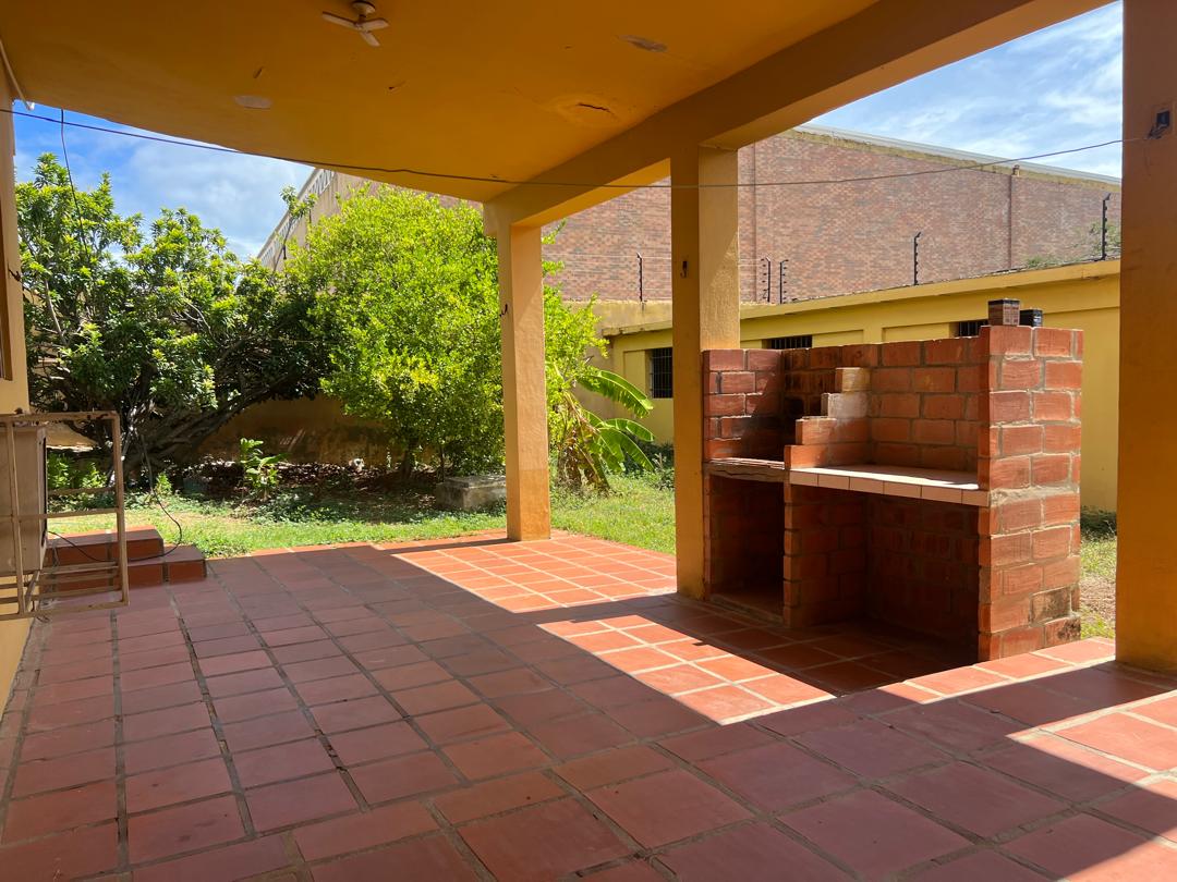 Casa a una cuadra de Av. Juan Bautista 