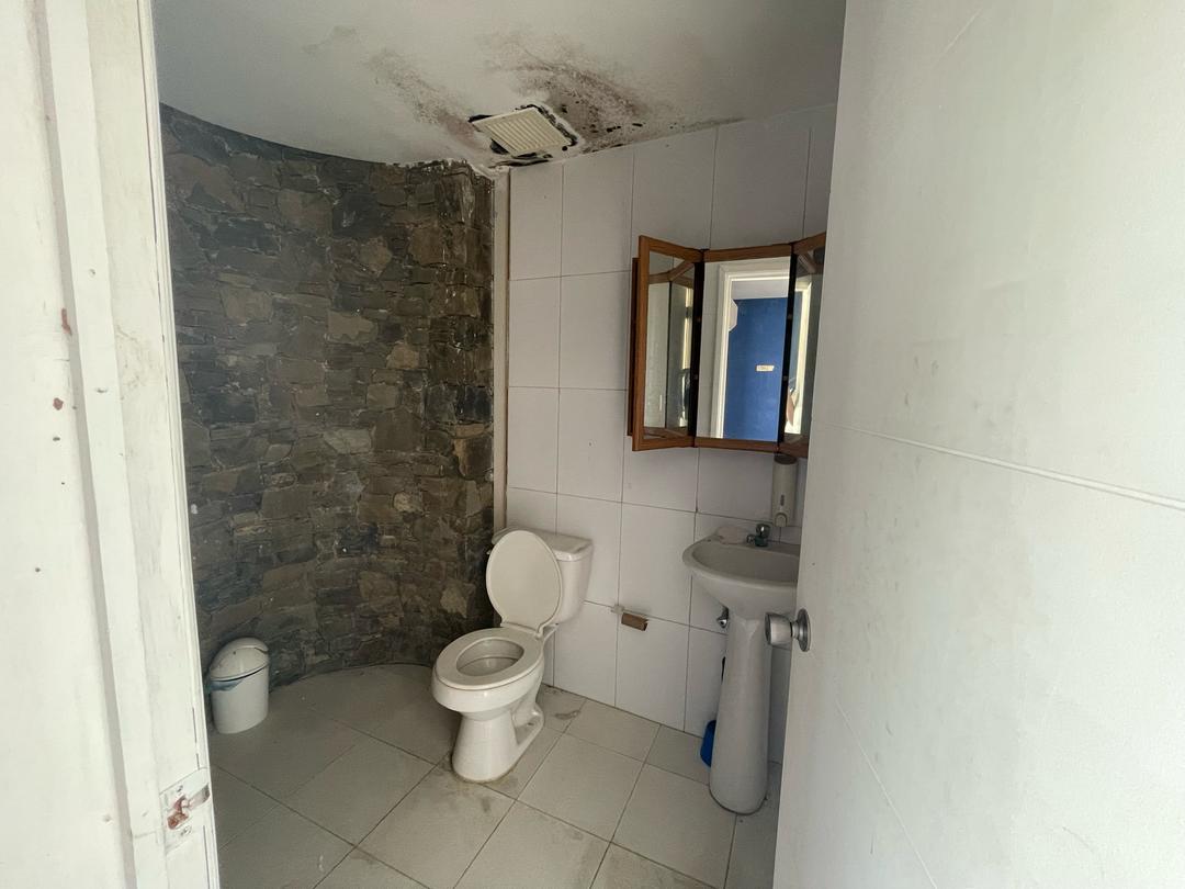 Galpón y local comercial en Los Robles 