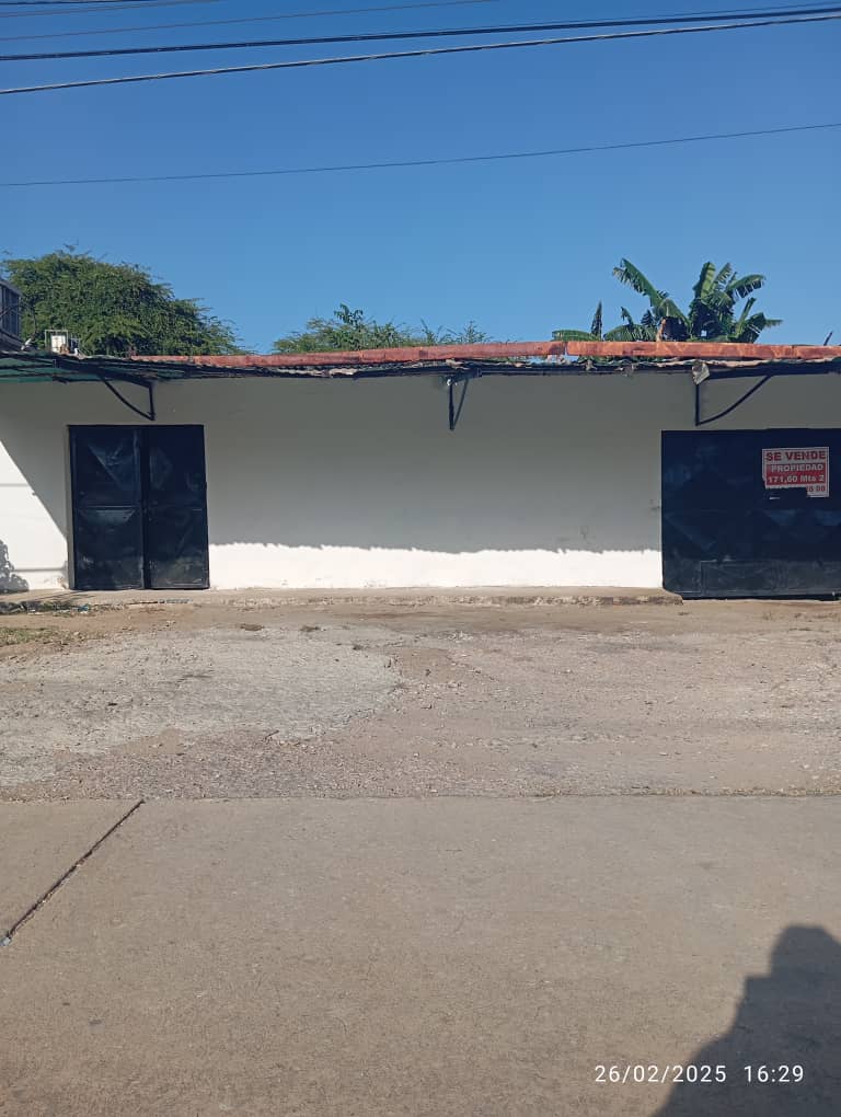 Terreno con local en construcción en Conejeros 