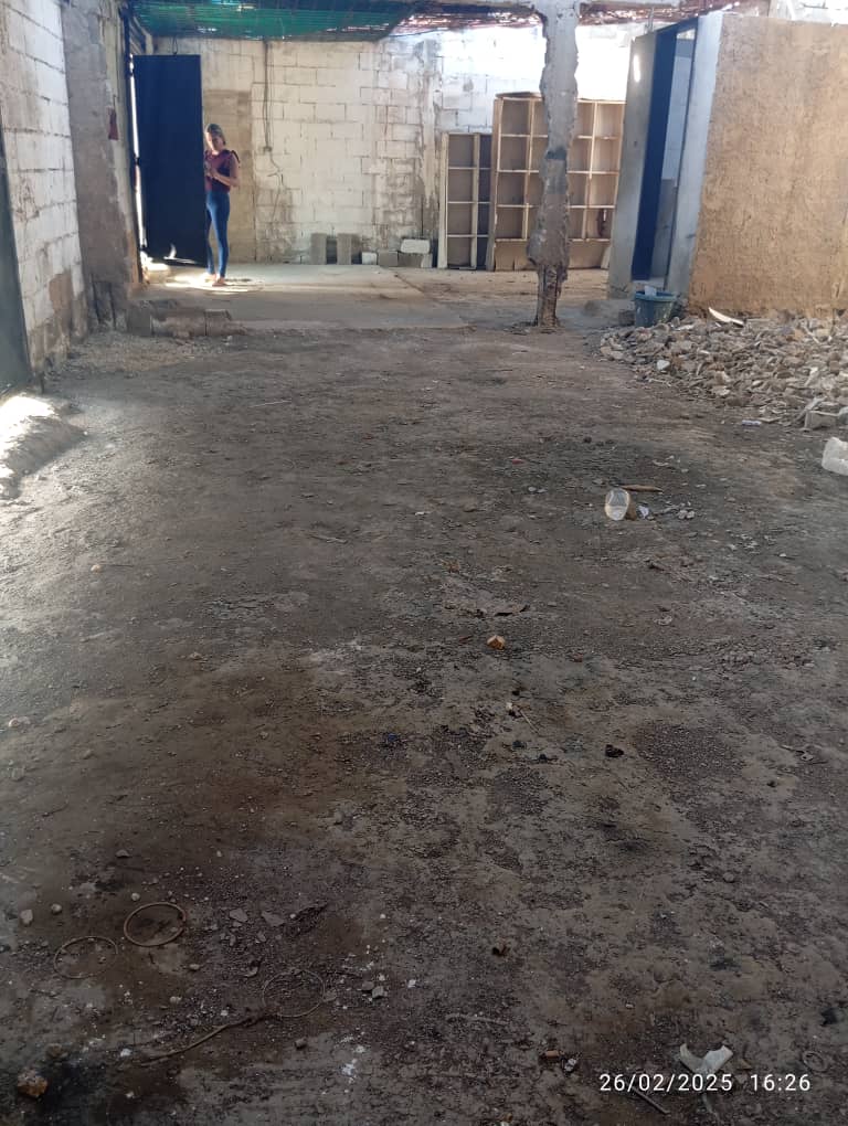 Terreno con local en construcción en Conejeros 