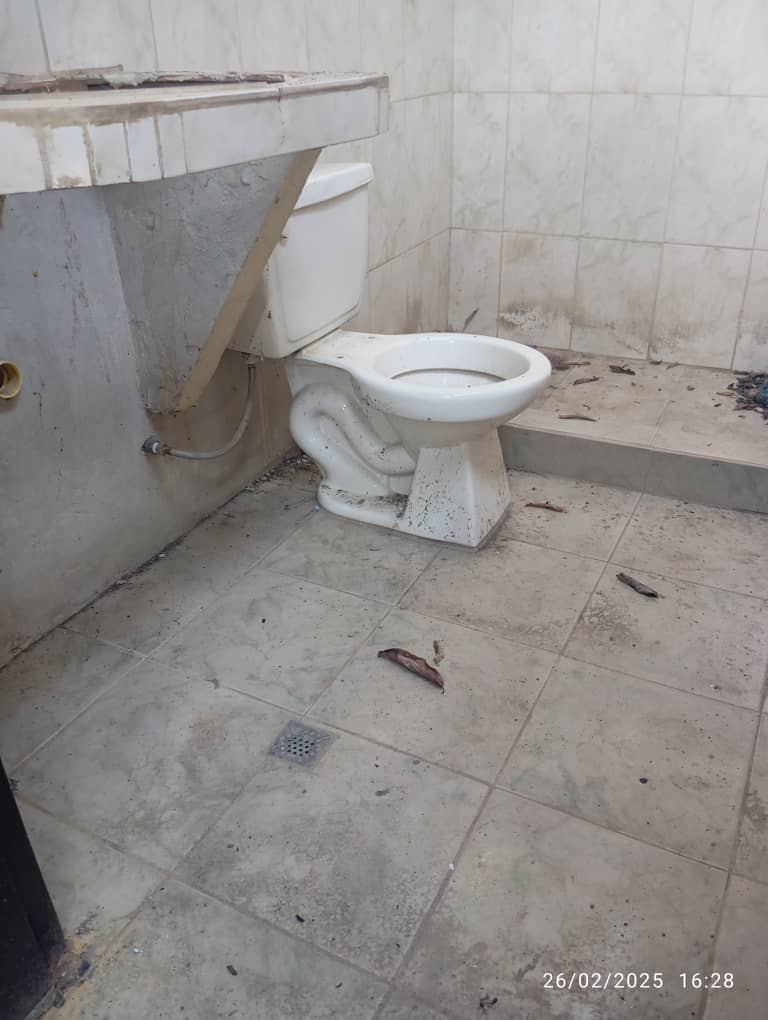 Terreno con local en construcción en Conejeros 