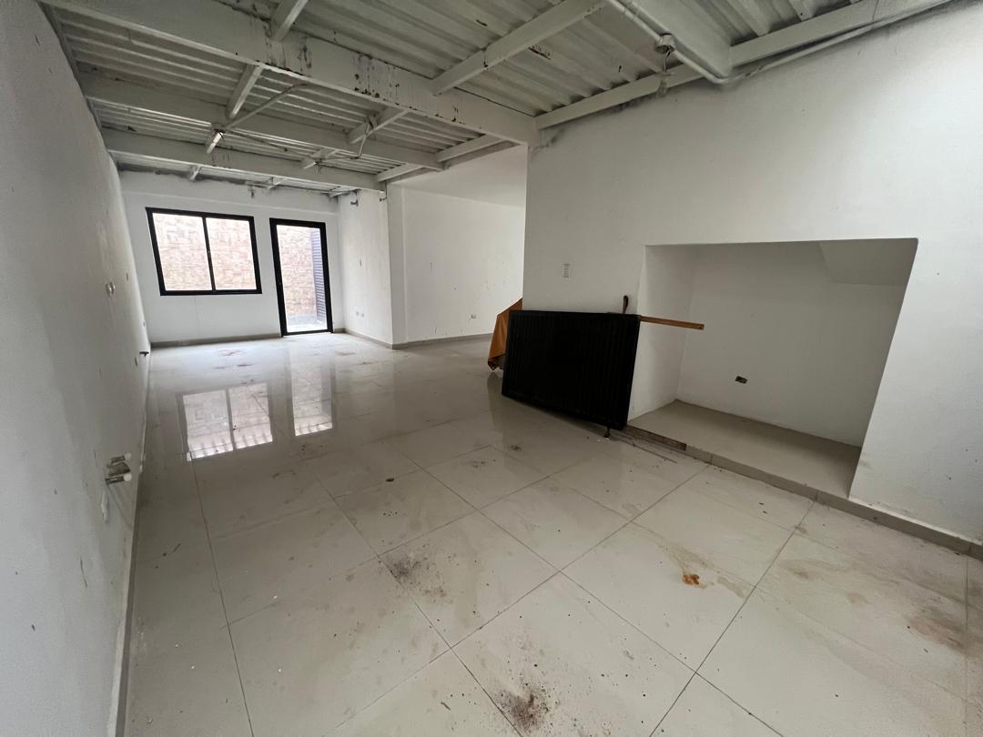 Townhouse en La Asunción. Obra blanca 