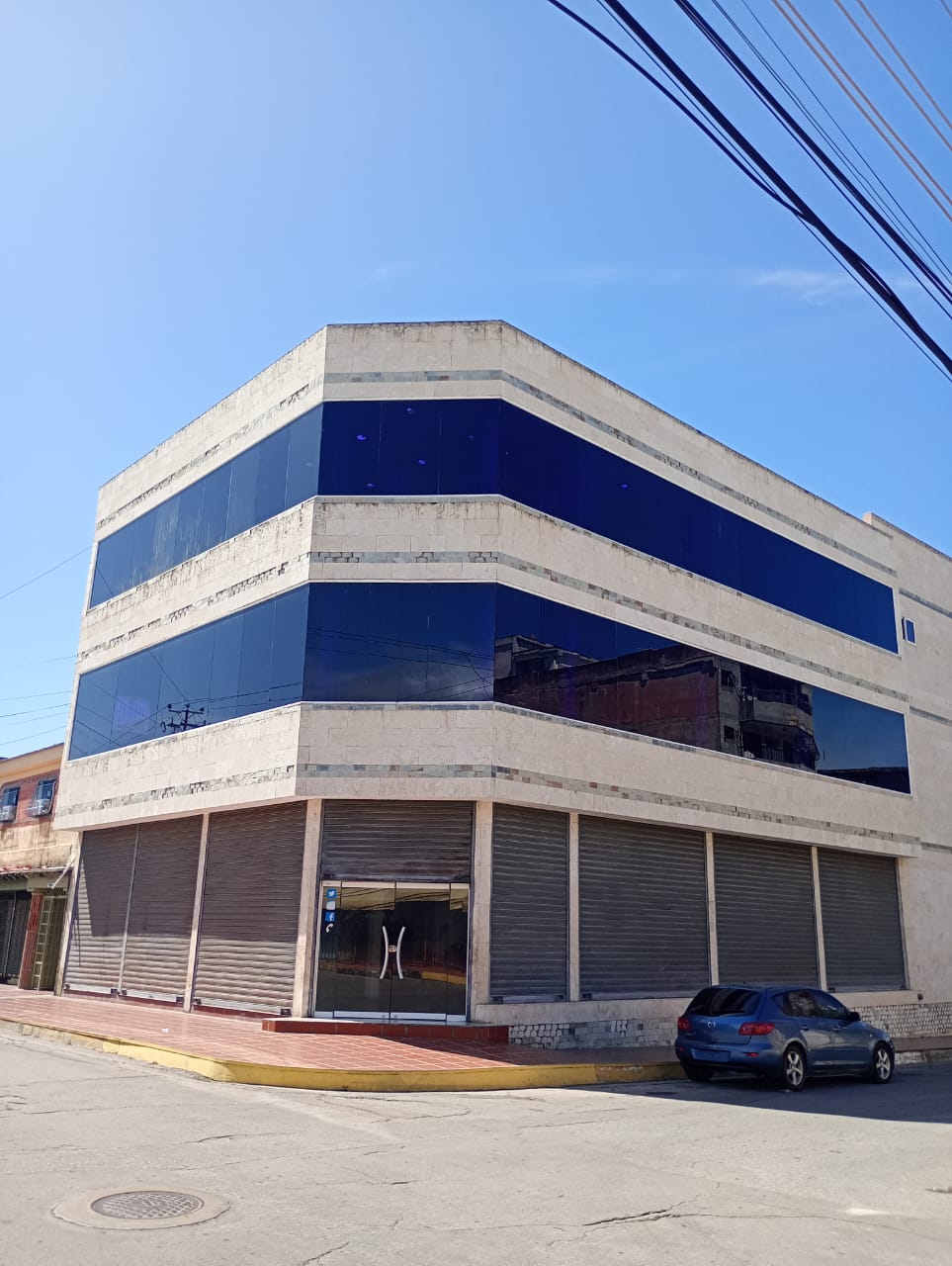 Centro Empresarial en Porlamar. Venta o alquiler 