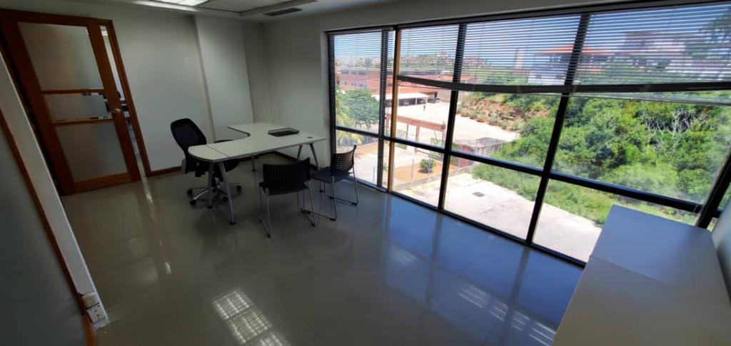 Oficina 196 mts en Av. Bolívar 