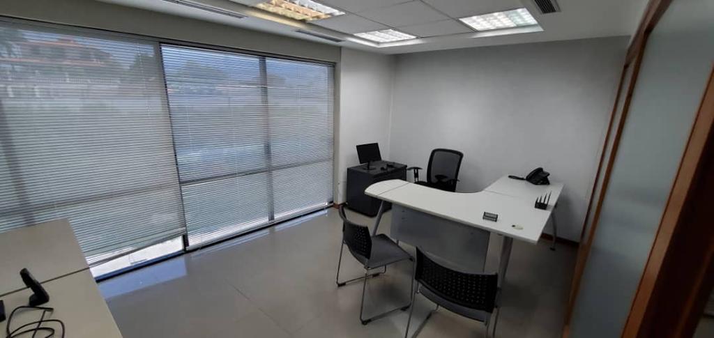 Oficina 196 mts en Av. Bolívar 