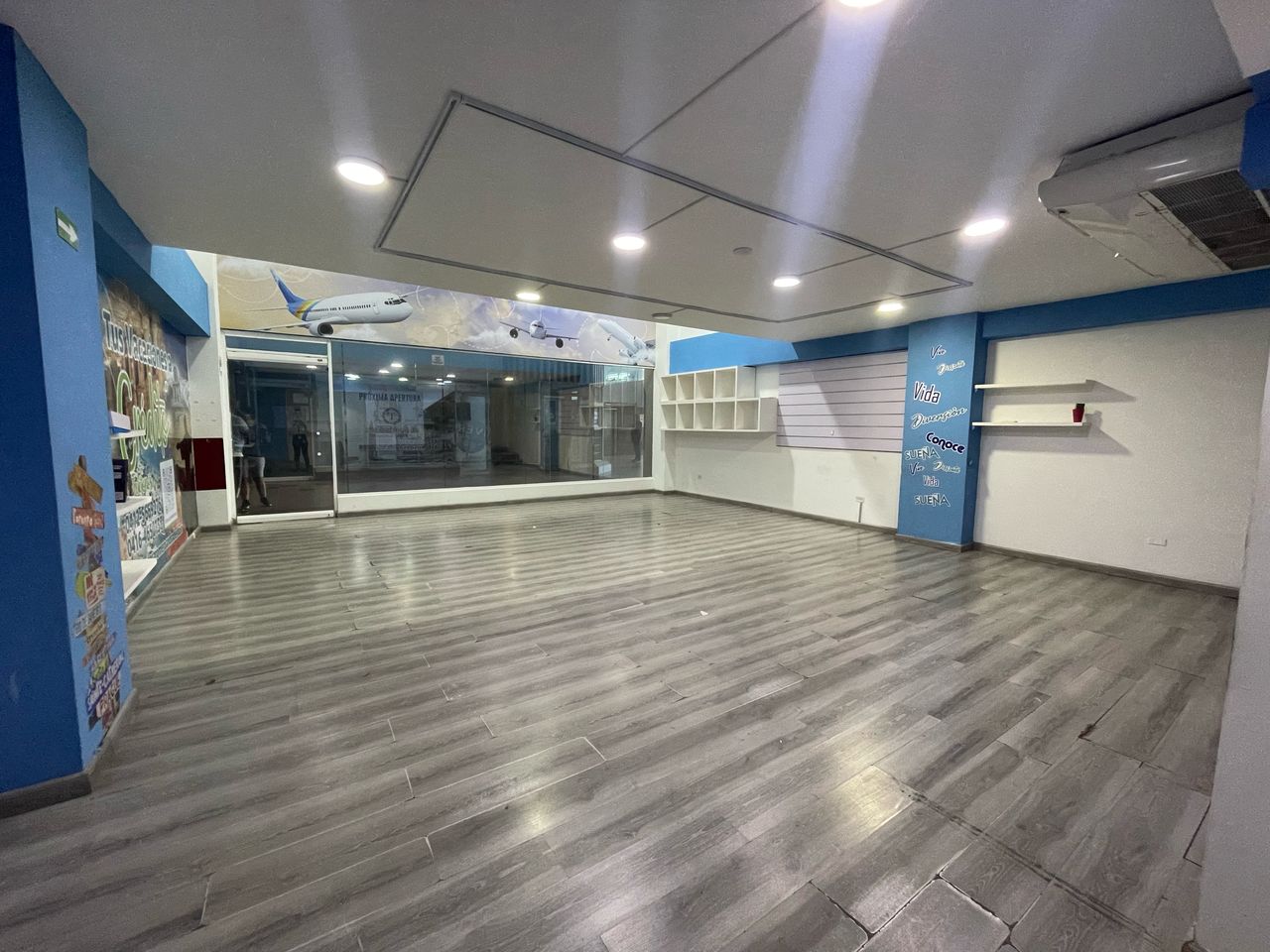 Local dúplex en C.C. AB