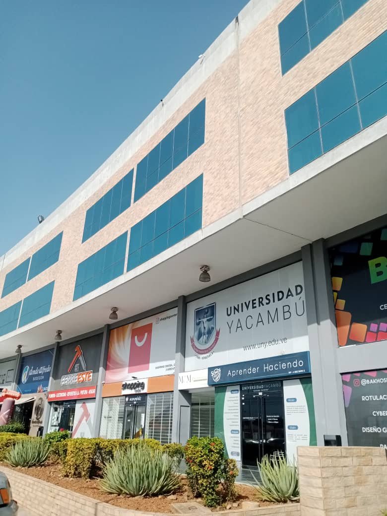 Local dúplex en Av. Bolívar