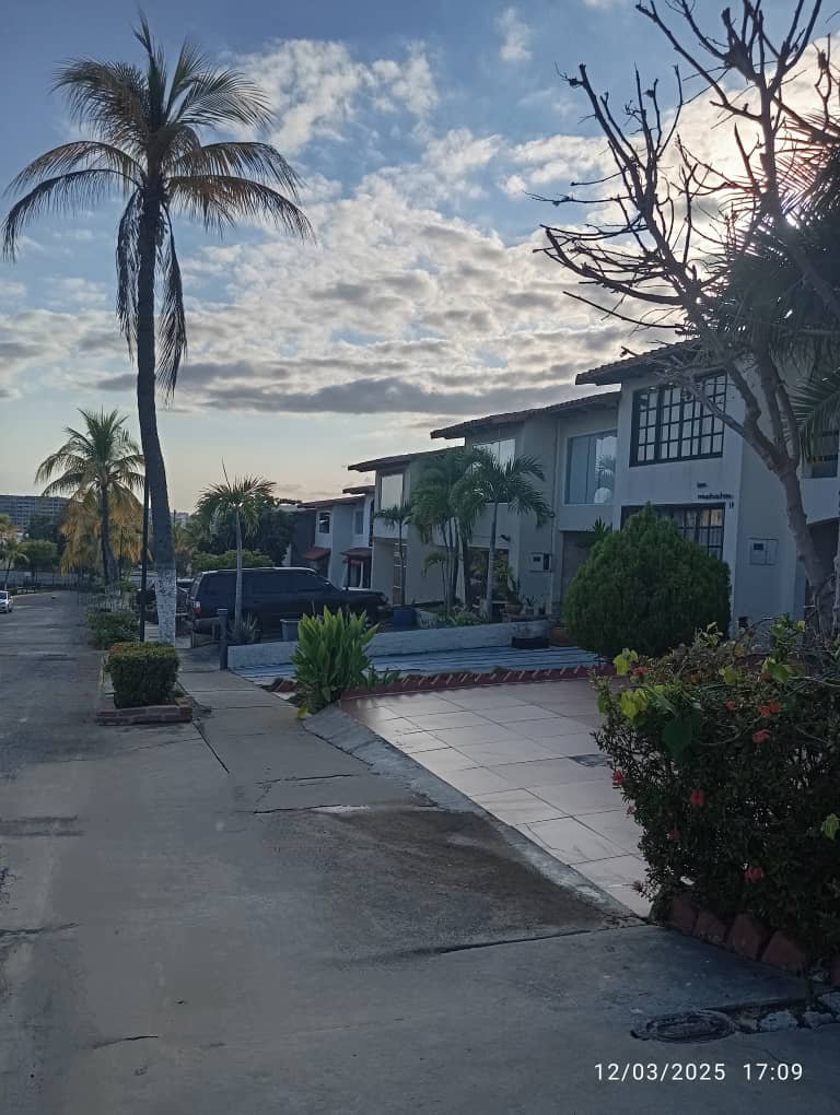 Th en Urb. Paraíso 2