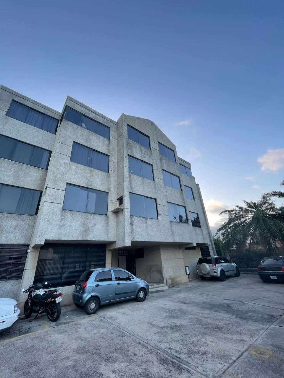 Apartamento en Av. Jóvito Villalba. RESERVADO