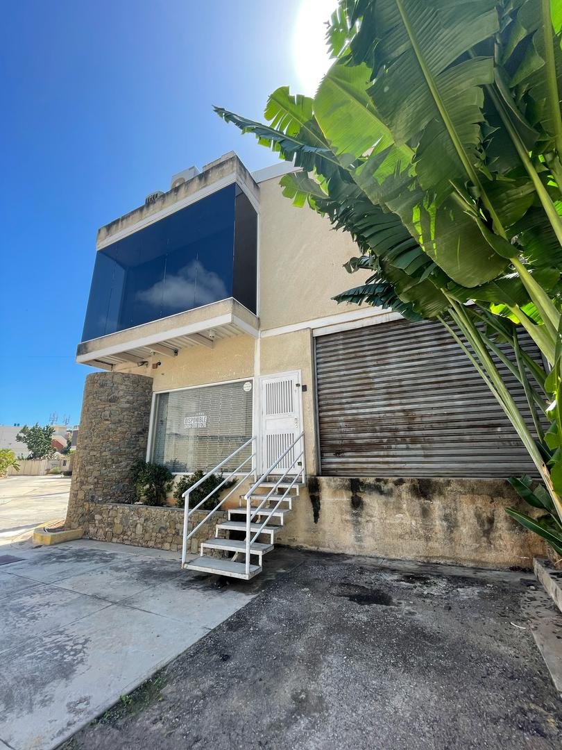 Galpón y Local en Los Robles