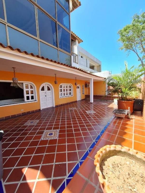 Casa en Urb. Paraíso 