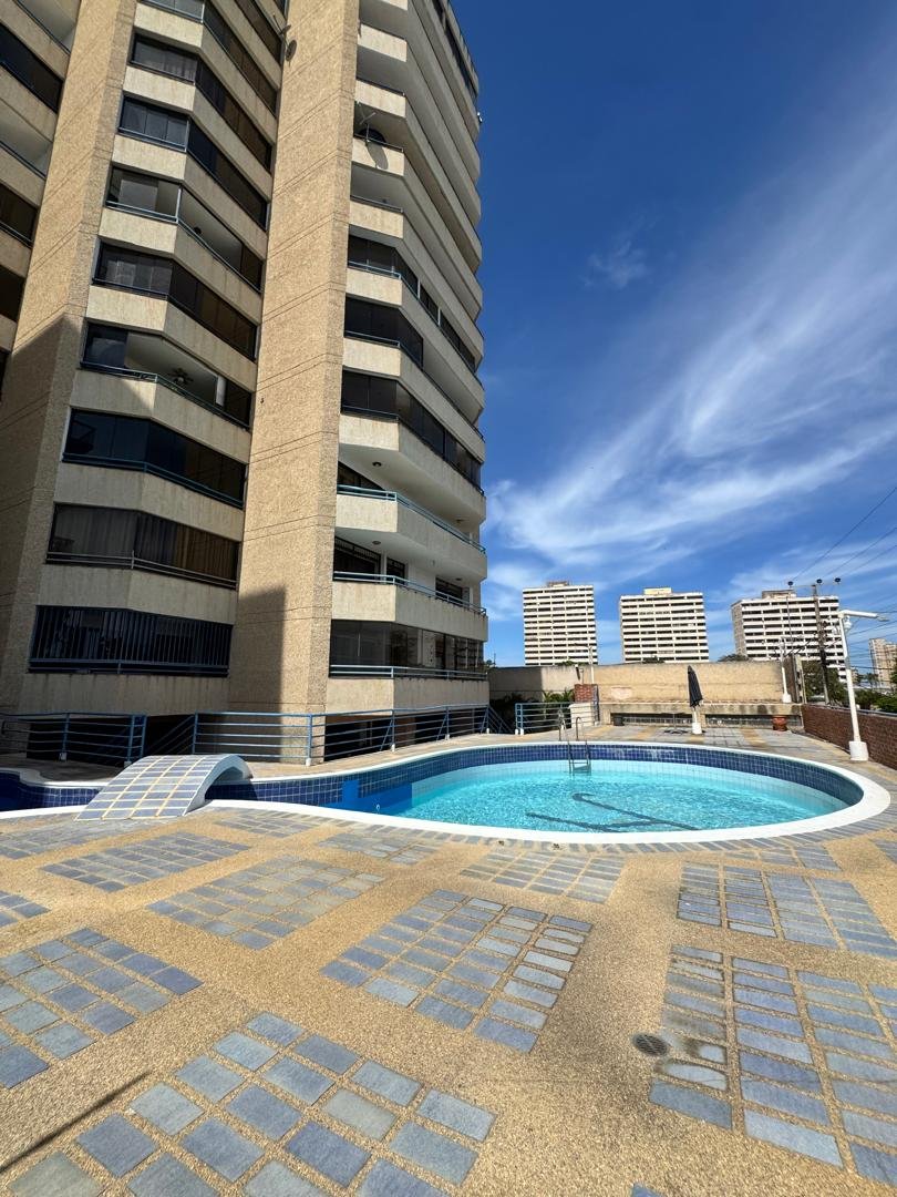 Apartamento en Av. Raúl Leoni 